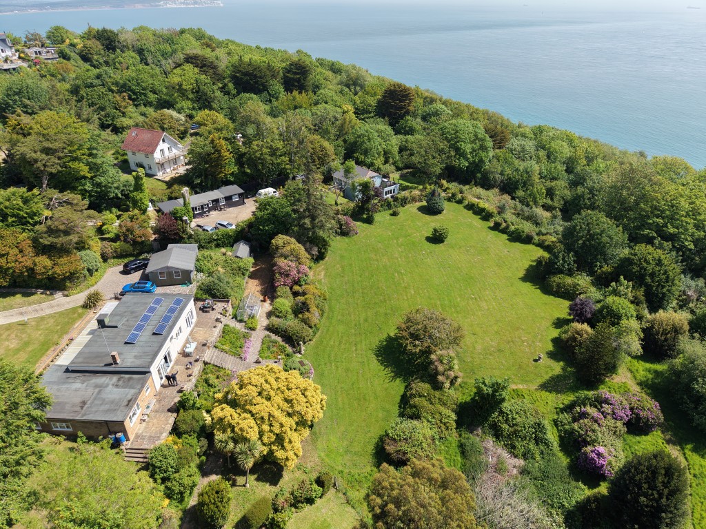 Lot: 142 - DETACHED BUNGALOW WITH STRUCTURAL DAMAGE AND ALMOST 2.5 ACRES WITH SEA VIEWS - The Bungalow & Grounds Looking North